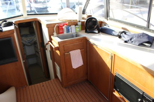 Bertram 33II Flybridge Cruiser image