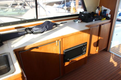 Bertram 33II Flybridge Cruiser image