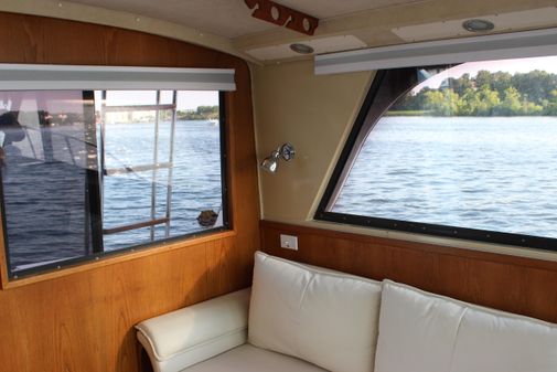 Bertram 33II Flybridge Cruiser image