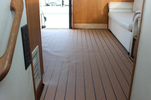 Bertram 33II Flybridge Cruiser image