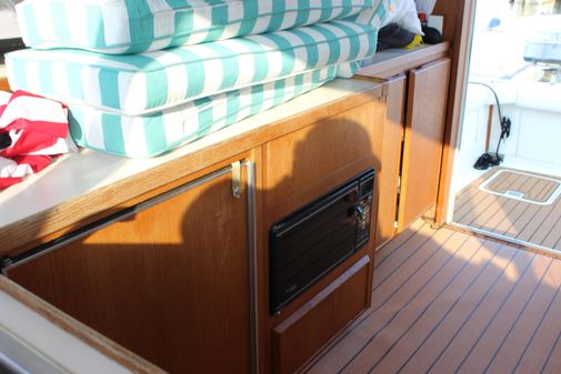 Bertram 33II Flybridge Cruiser image