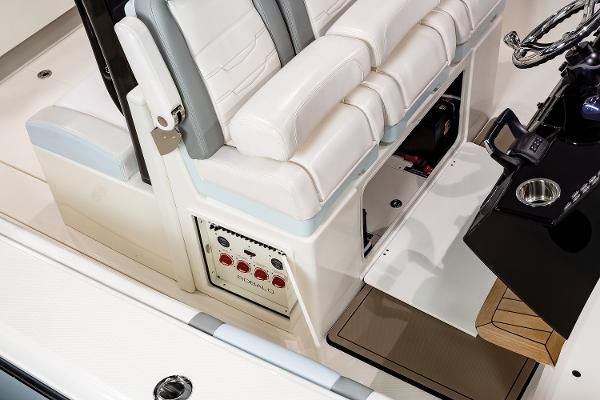 Robalo R360-CENTER-CONSOLE image