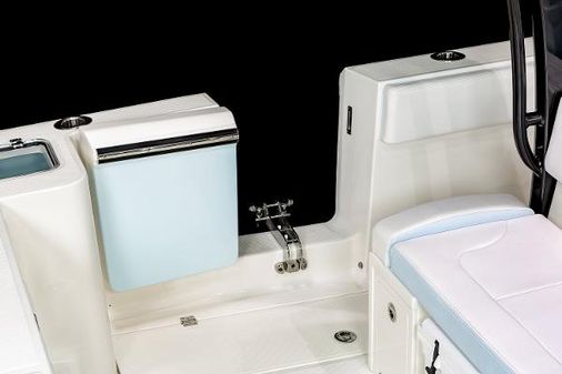 Robalo R360-CENTER-CONSOLE image