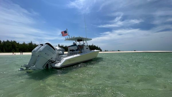 Island Runner 31 Center Console 