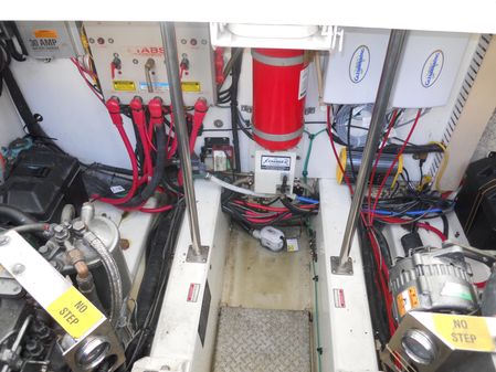 Boston Whaler 34 Defiance W 420 YANMARS image