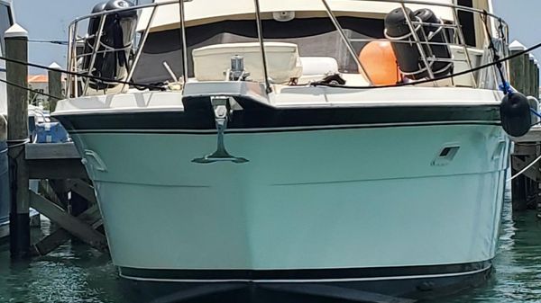 Hatteras 52 Cockpit Motor Yacht