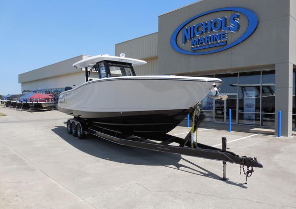 Robalo R360-CENTER-CONSOLE image