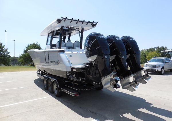 Robalo R360-CENTER-CONSOLE image