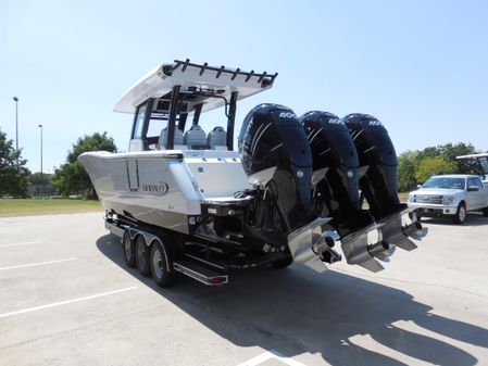 Robalo R360-CENTER-CONSOLE image