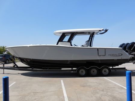 Robalo R360-CENTER-CONSOLE image