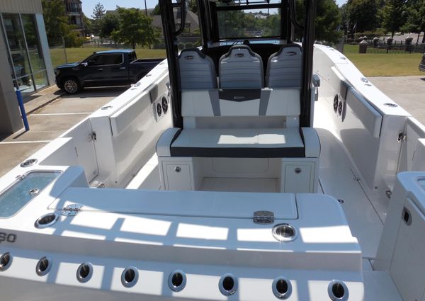 Robalo R360-CENTER-CONSOLE image