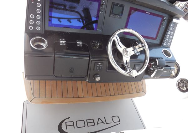 Robalo R360-CENTER-CONSOLE image