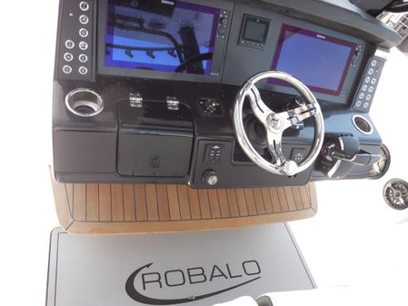 Robalo R360-CENTER-CONSOLE image