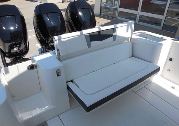 Robalo R360-CENTER-CONSOLE image