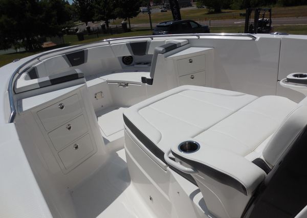 Robalo R360-CENTER-CONSOLE image