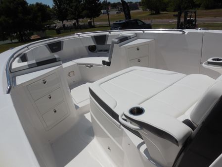 Robalo R360-CENTER-CONSOLE image