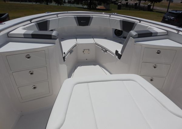 Robalo R360-CENTER-CONSOLE image