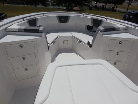 Robalo R360-CENTER-CONSOLE image