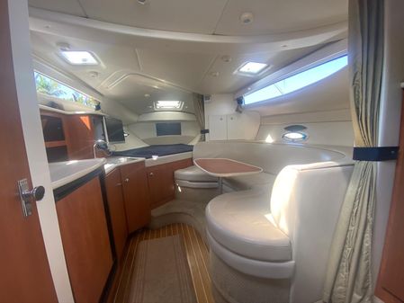 Bayliner 305 image