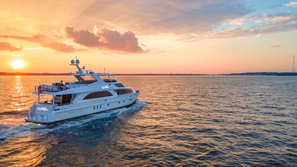 Hargrave Custom Raised Pilothouse
