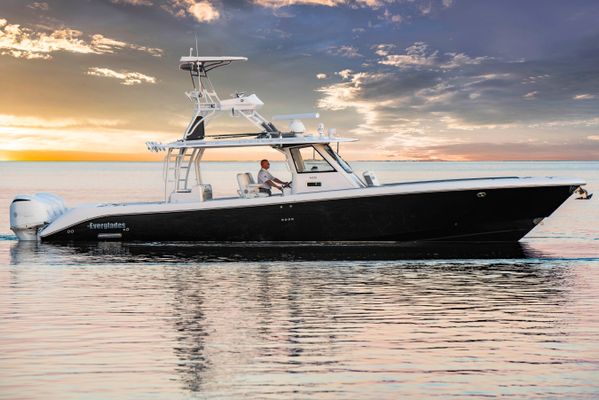 Everglades 435 Center Console - main image