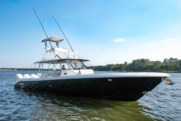 Everglades 435-CENTER-CONSOLE - main image