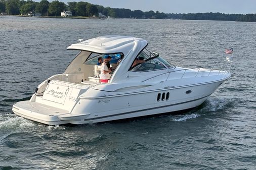 Cruisers Yachts 420 Express image