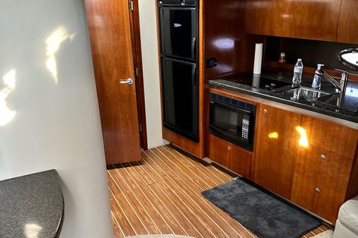 Cruisers Yachts 420 Express image