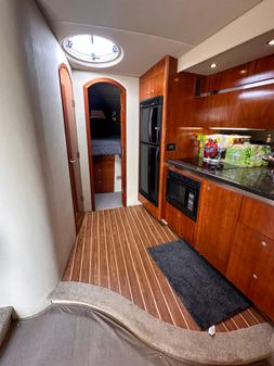 Cruisers Yachts 420 Express image