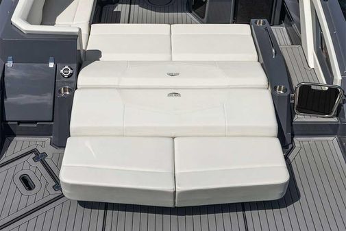 Cruisers Yachts 338 South Beach Edition Bow Rider image