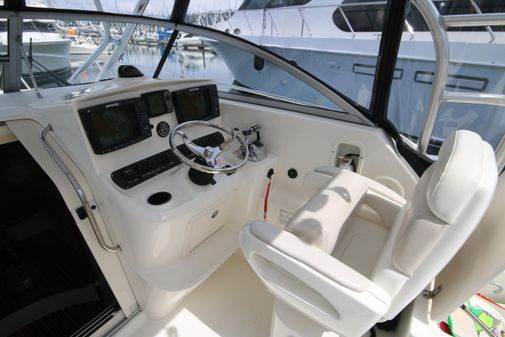 Boston Whaler 305 Conquest image