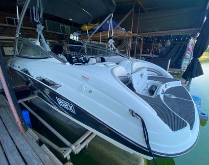 Yamaha Boats 212X image