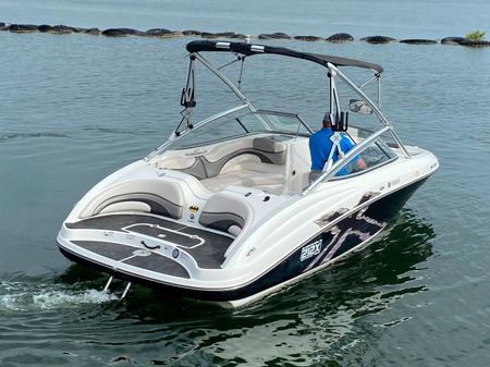 Yamaha Boats 212X image