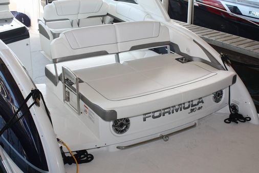 Formula 310 Bowrider image