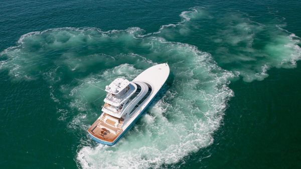Viking 92 Sky Bridge 