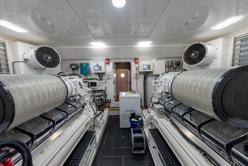 Viking 92 Sky Bridge image