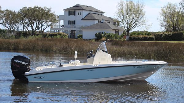 Boston Whaler 210 Dauntless 