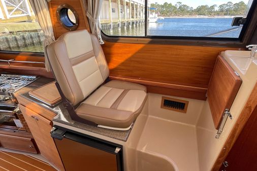 Ranger Tugs R-29S Sedan image