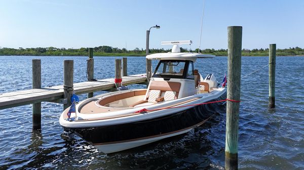 Chris-Craft 30 Catalina image