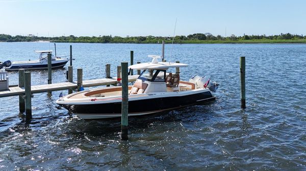 Chris-Craft 30 Catalina image