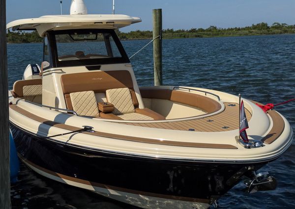 Chris-Craft 30 Catalina image