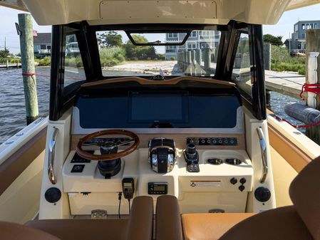 Chris-Craft 30 Catalina image