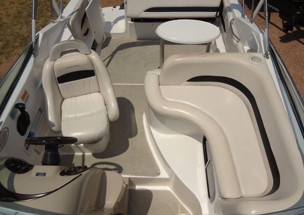 Chaparral Signature 260 image