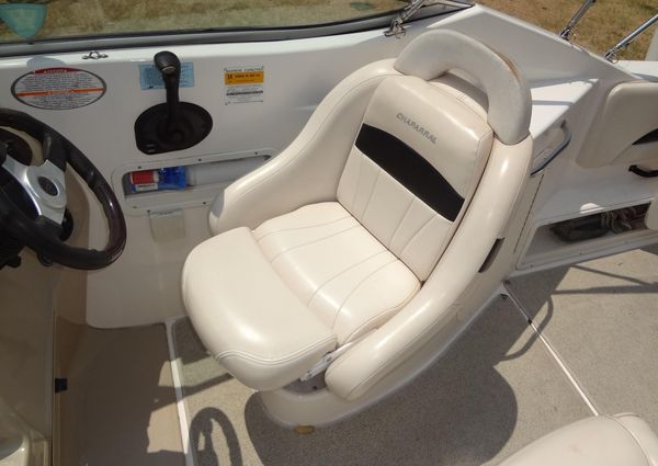 Chaparral Signature 260 image