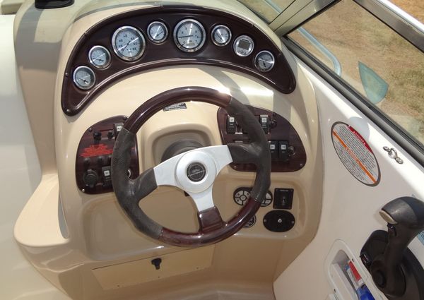 Chaparral Signature 260 image