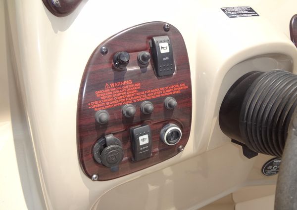 Chaparral Signature 260 image