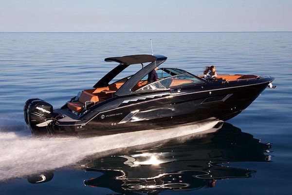 Cruisers Yachts 338 Outboard - main image