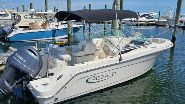 Robalo R227 Dual Console 