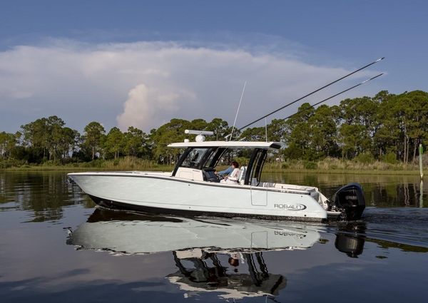 Robalo R360 image