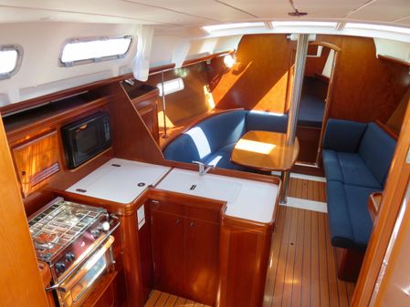 Beneteau 373 image